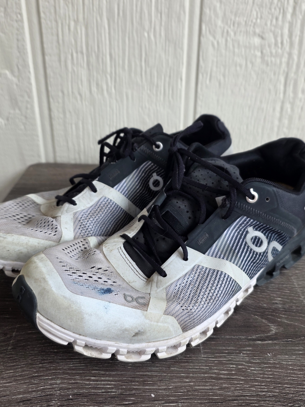 On Clouds Running Men's White and Black Cloudtech Athletic Shoes, Size 10.5